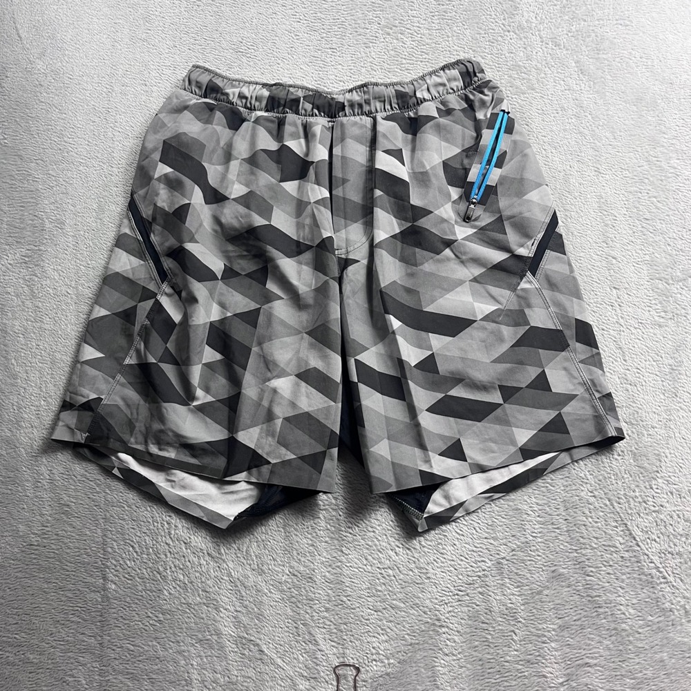 Lululemon Mens Grey Geometric Camo Athletic Shorts Compression Liner 7in Inseam